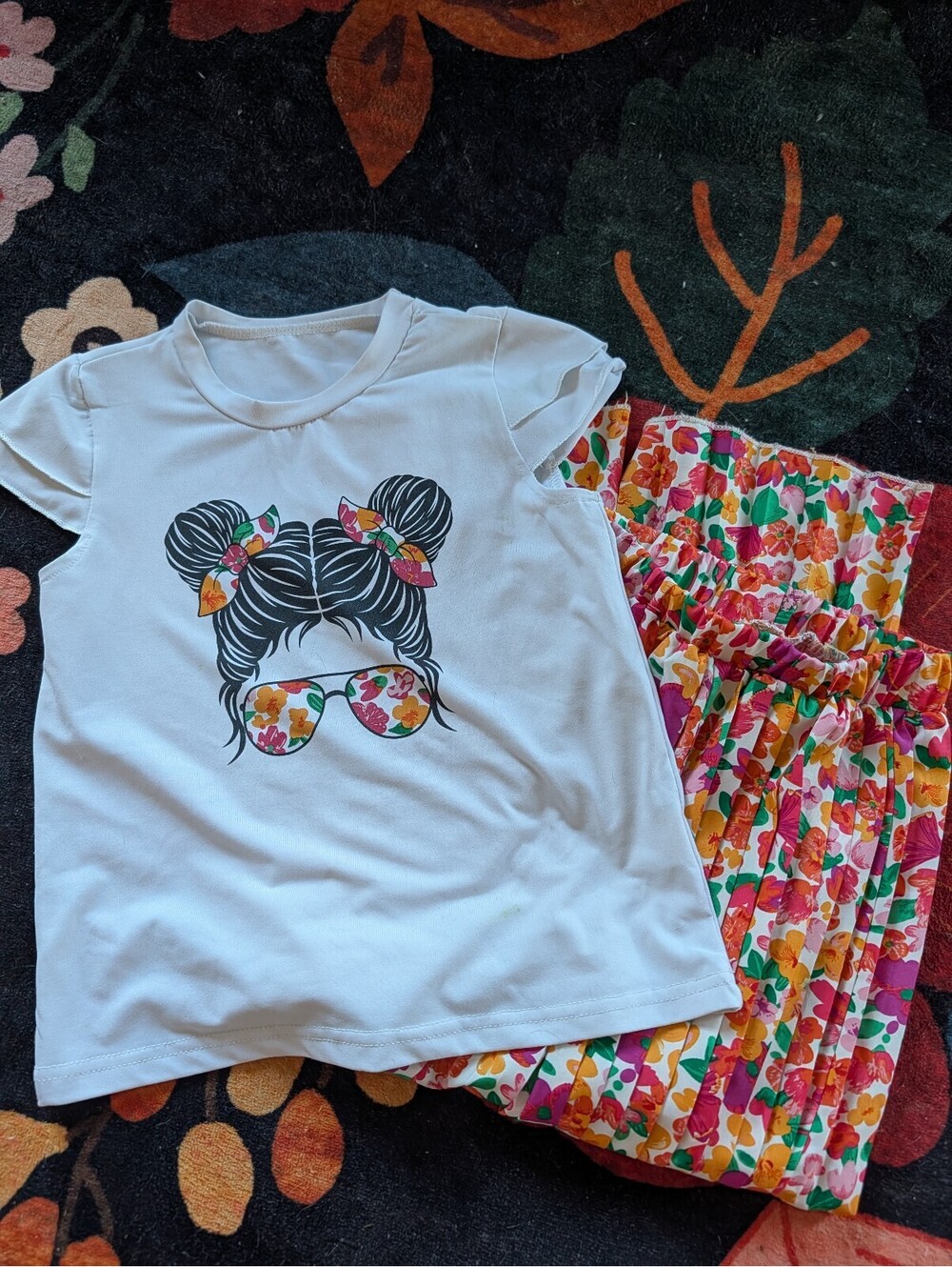 Girls 5Y Floral Print Two-Piece Outfit with Graphic Tee and Floral Pants